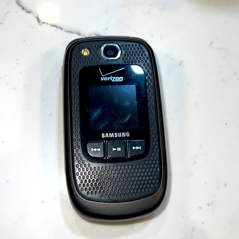 Samsung / Verizon Flip Phone